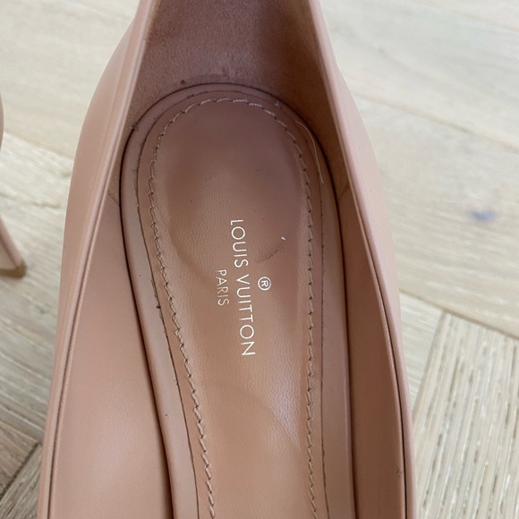 Authentic Louis Vuitton Pumps w/ Gold Hardware - Picture 6 of 6